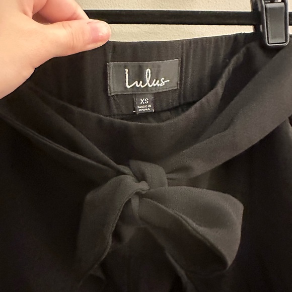 Lulu’s high-waist ruffled hem black shorts size XS - EUC - Picture 3 of 4